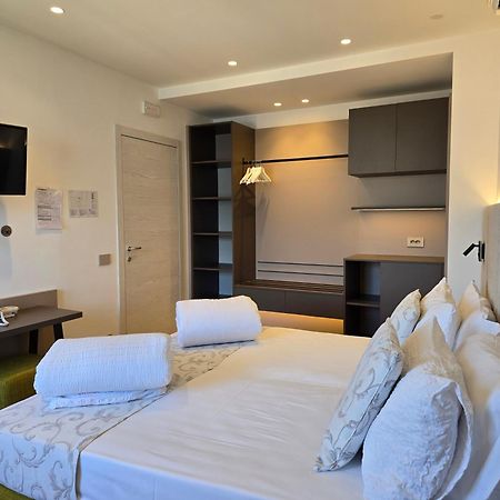 Hotel Pace Brenzone sul Garda Bagian luar foto