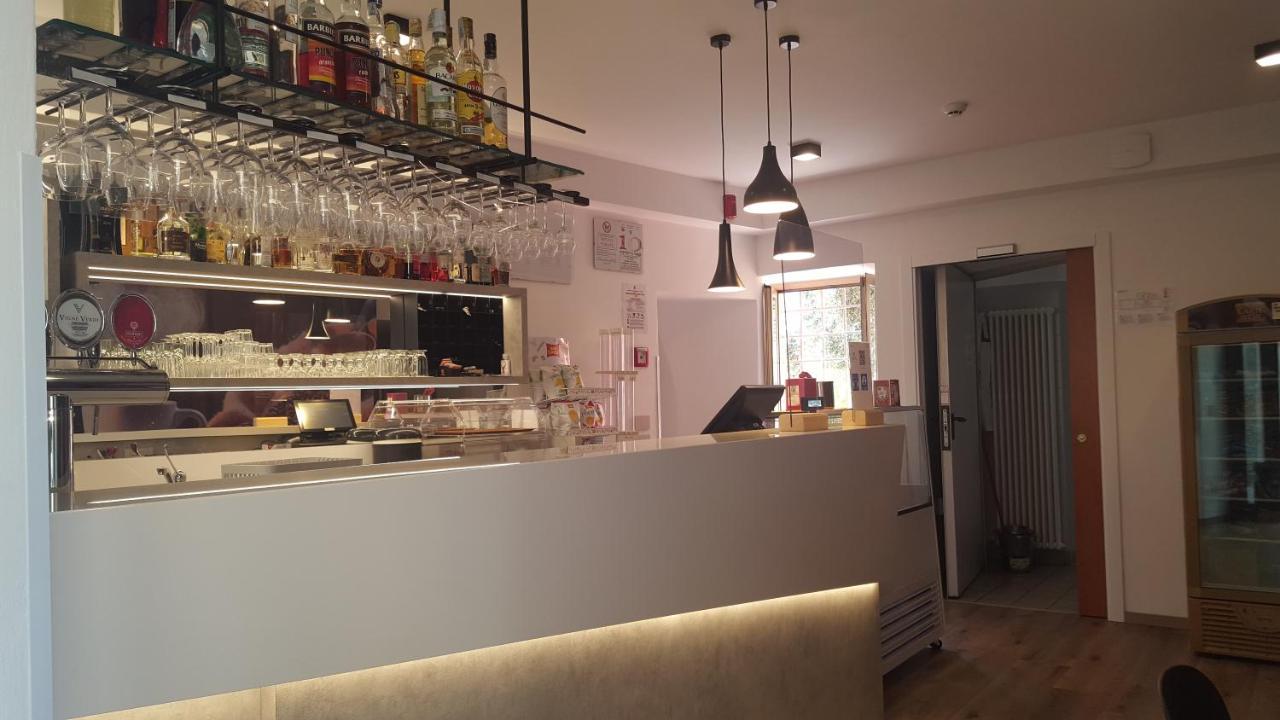 Hotel Pace Brenzone sul Garda Bagian luar foto