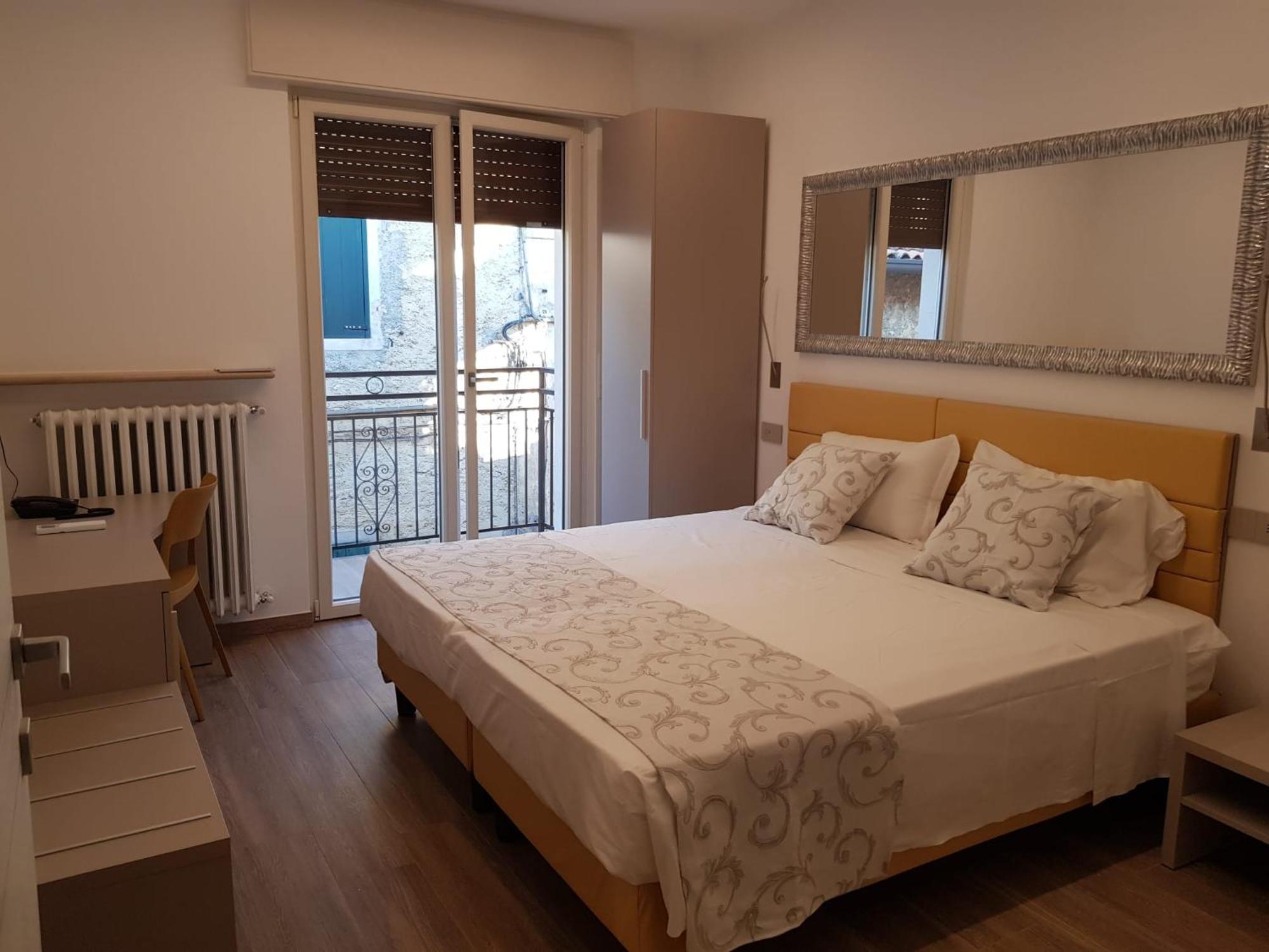 Hotel Pace Brenzone sul Garda Bagian luar foto