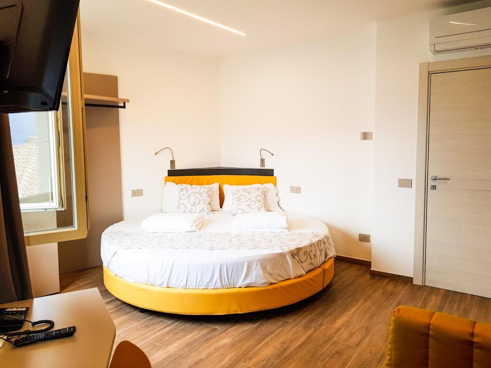 Hotel Pace Brenzone sul Garda Bagian luar foto