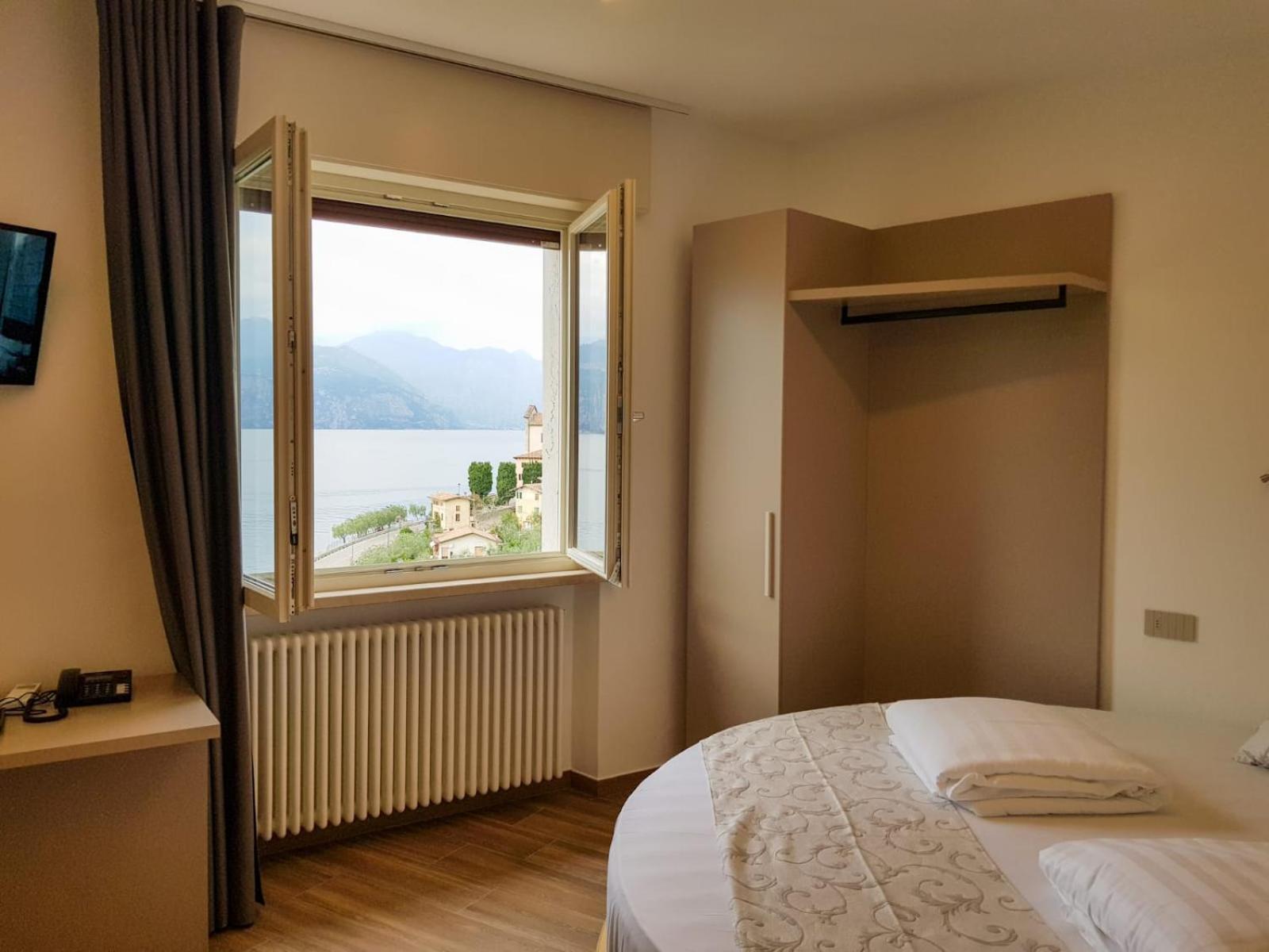 Hotel Pace Brenzone sul Garda Bagian luar foto