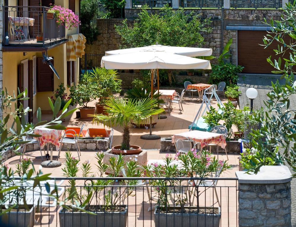 Hotel Pace Brenzone sul Garda Bagian luar foto
