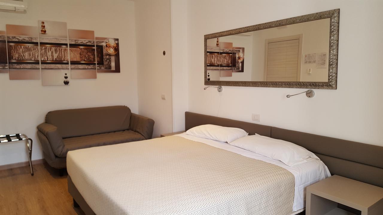 Hotel Pace Brenzone sul Garda Bagian luar foto